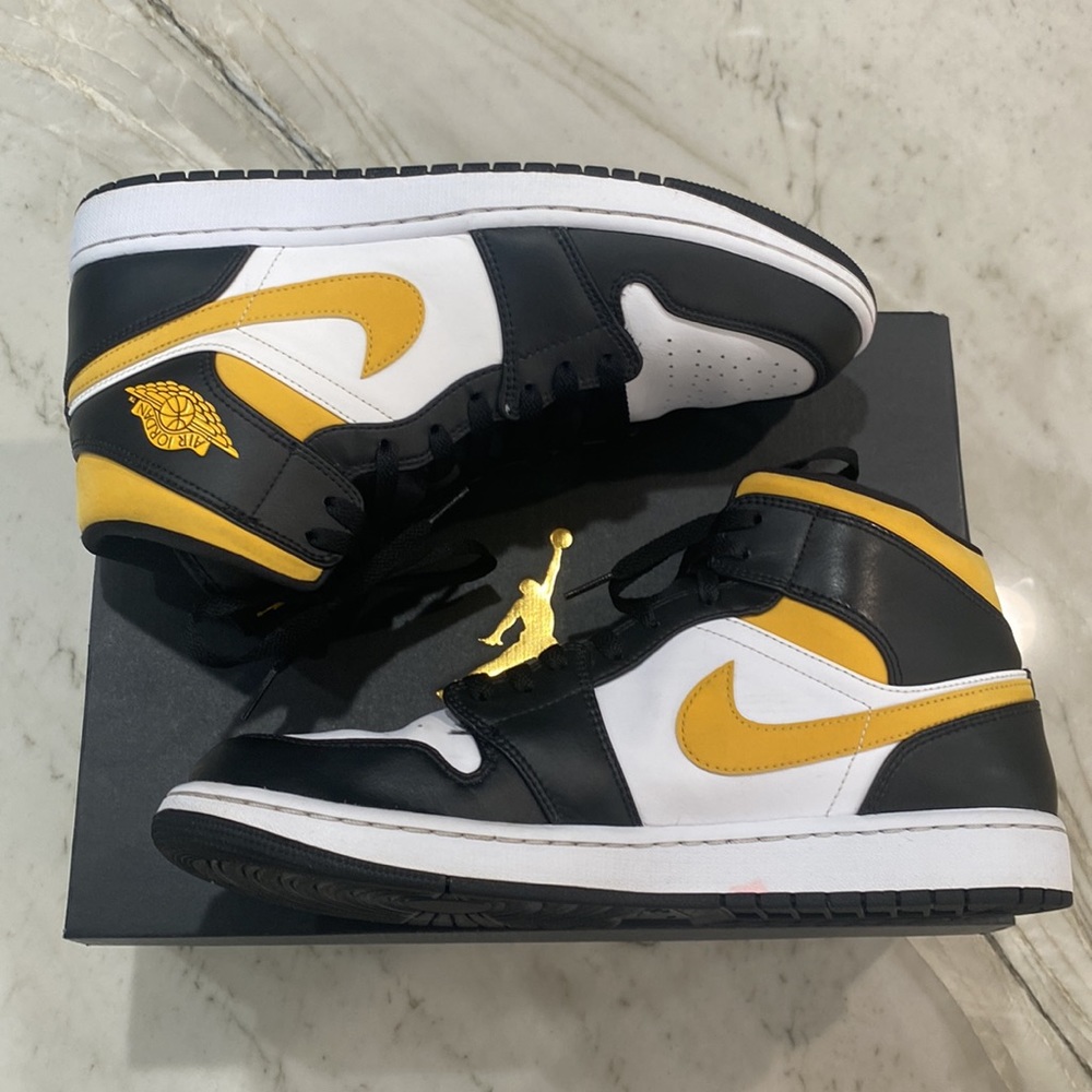 Air Jordan 1 Mid White Pollen Black